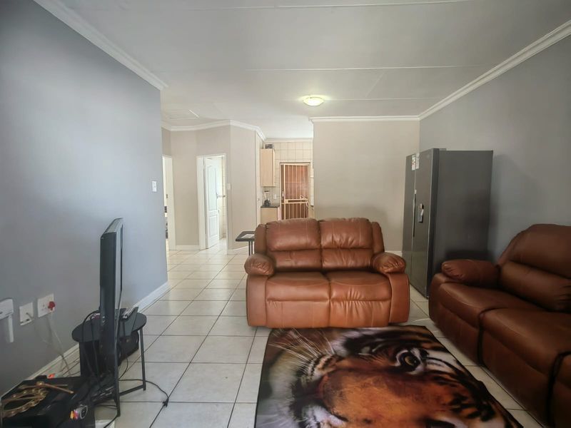 Up Market Townhouse for sale in Parys - Photo 5