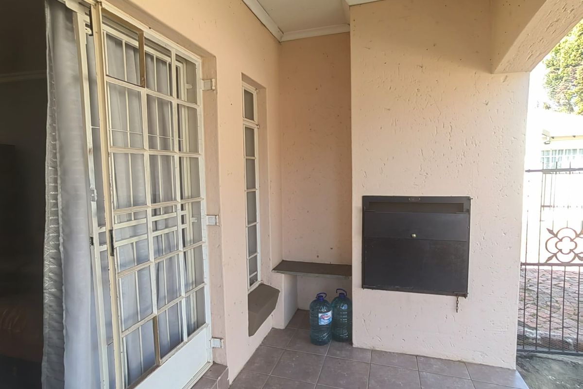 Up Market Townhouse for sale in Parys - Photo 2