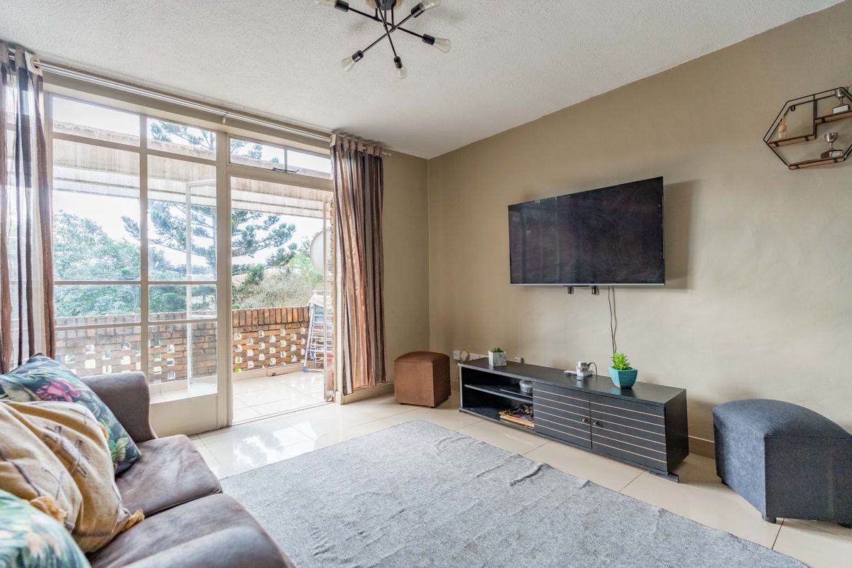 Modern, Well Maintained Apartment - Photo 4