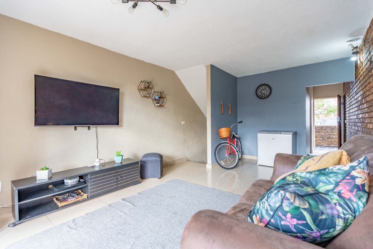 Modern, Well Maintained Apartment - Photo 5