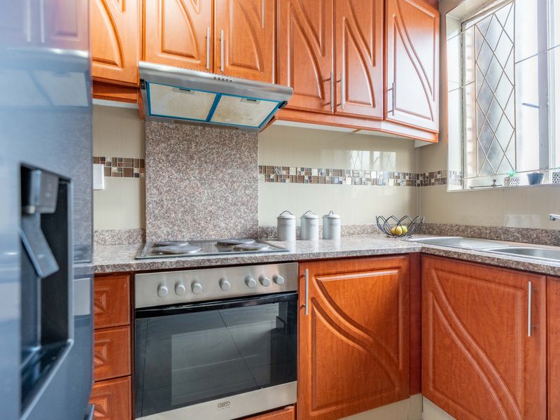 Modern, Well Maintained Apartment - Photo 8