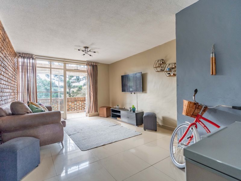 Modern, Well Maintained Apartment - Photo 3