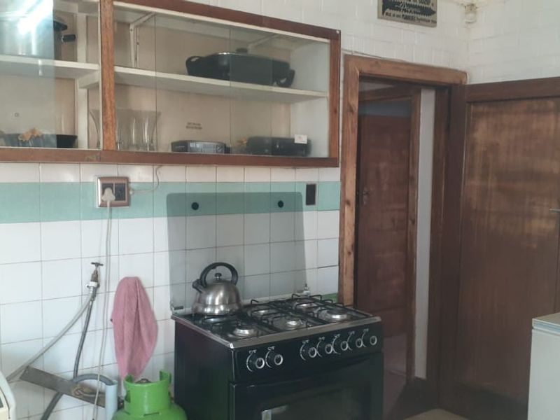 A comfy suburban settling with large corner yard - Photo 9