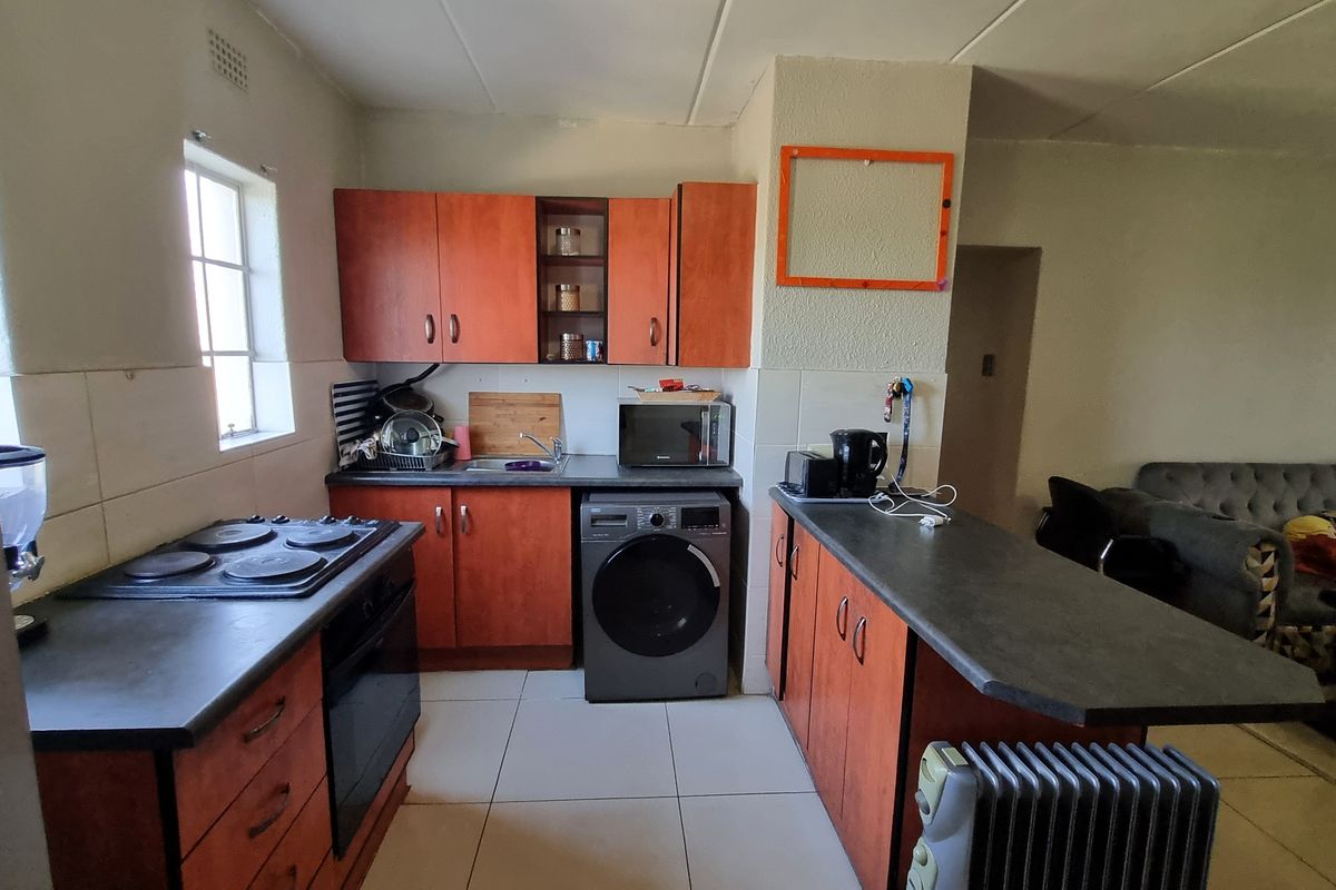 2 Bedroom Townhouse- Castleview - Photo 5