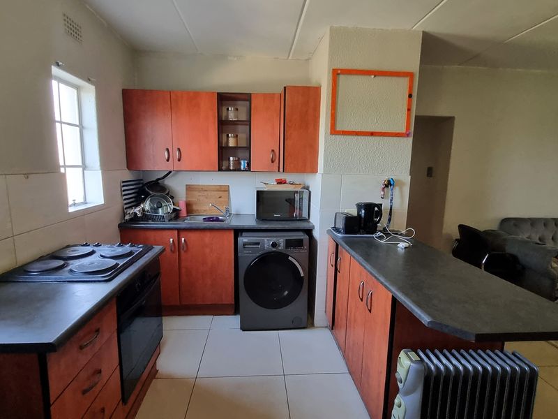 2 Bedroom Townhouse- Castleview - Photo 5