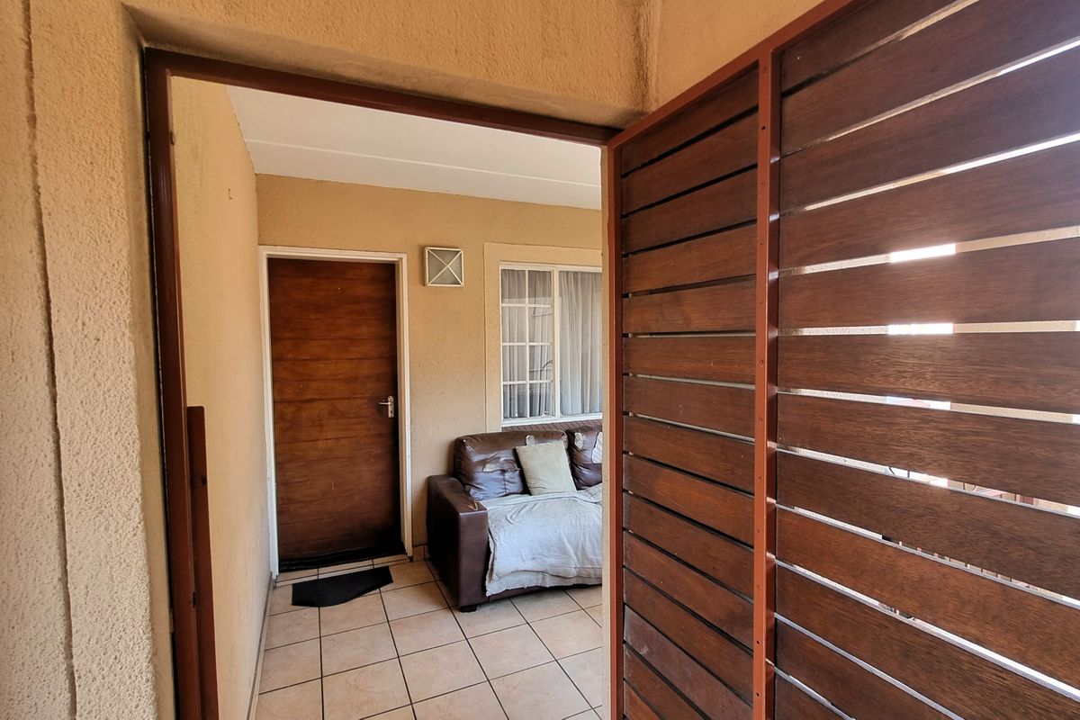 2 Bedroom Townhouse- Castleview - Photo 2
