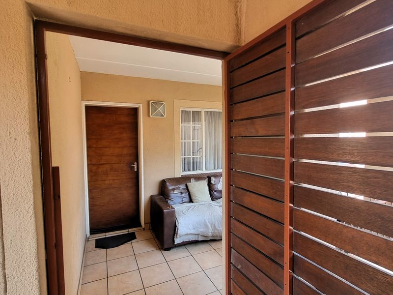 2 Bedroom Townhouse- Castleview - Photo 2