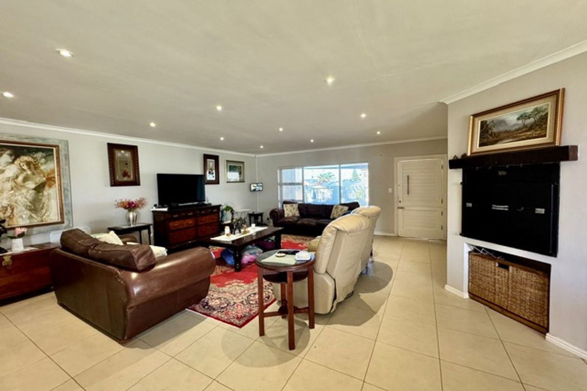 Spacious & Secure 3-Bedroom Home in Prime Little England Location - Photo 5