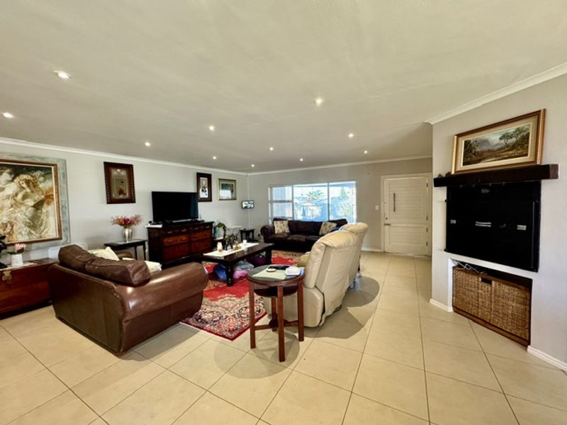 Spacious & Secure 3-Bedroom Home in Prime Little England Location - Photo 5