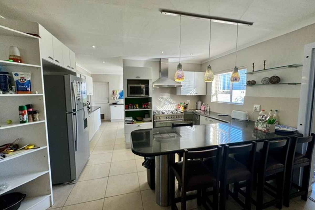 Spacious & Secure 3-Bedroom Home in Prime Little England Location - Photo 3