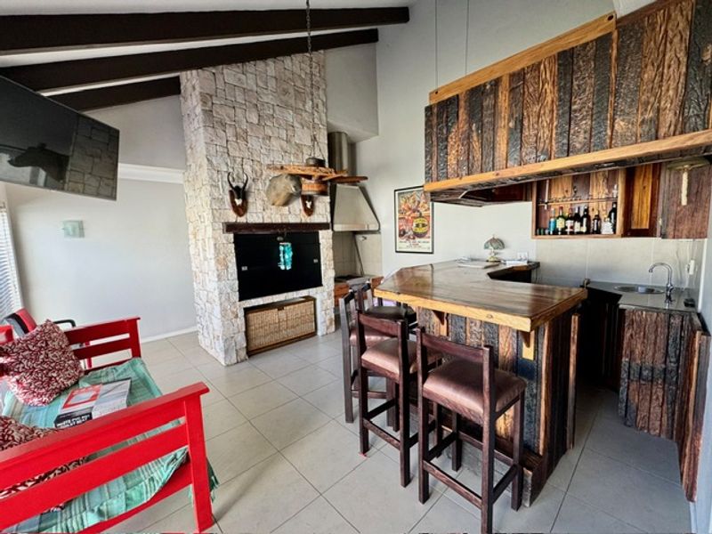 Spacious & Secure 3-Bedroom Home in Prime Little England Location - Photo 7