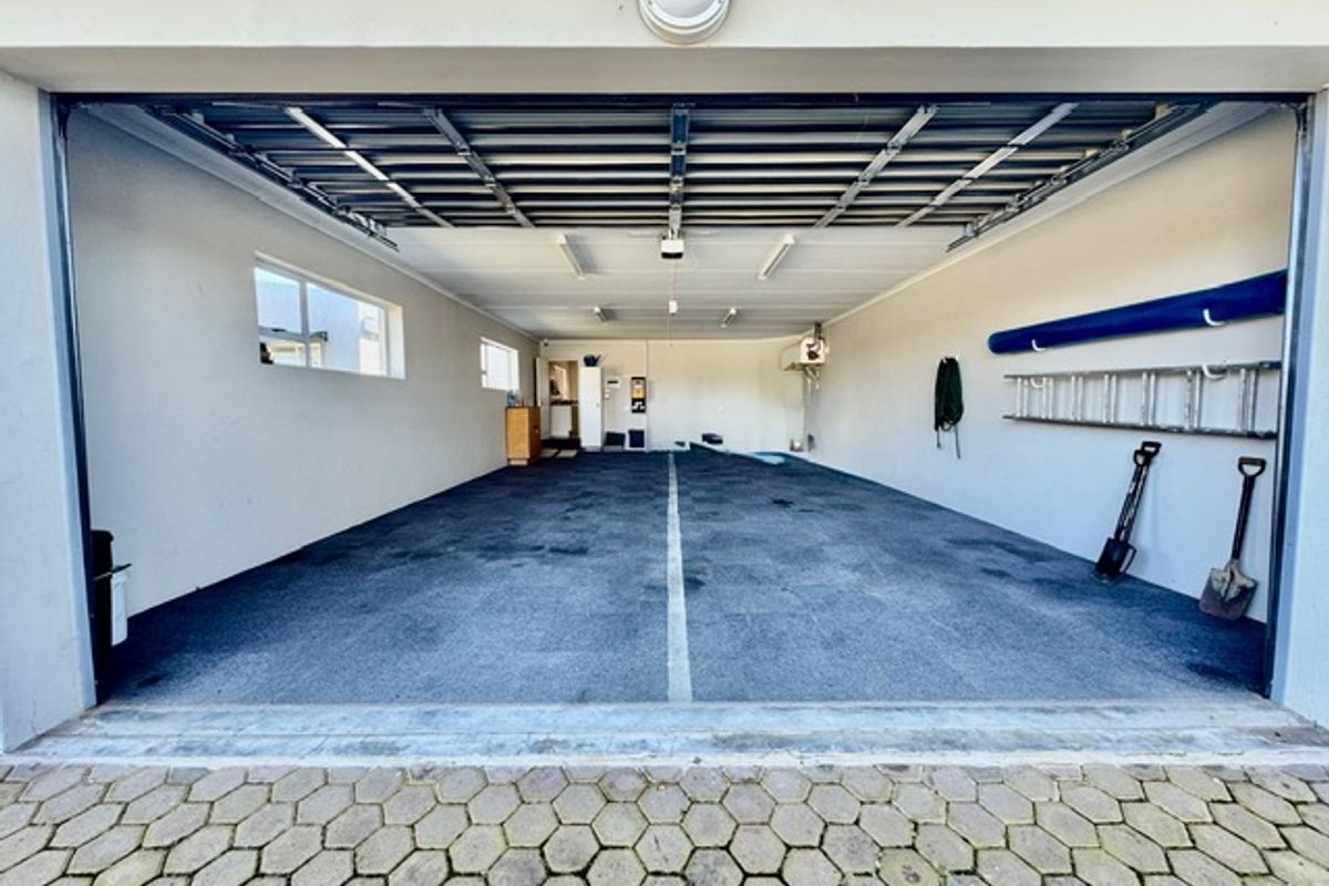 Spacious & Secure 3-Bedroom Home in Prime Little England Location - Photo 2