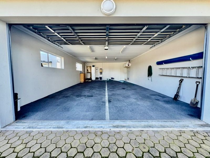 Spacious & Secure 3-Bedroom Home in Prime Little England Location - Photo 2