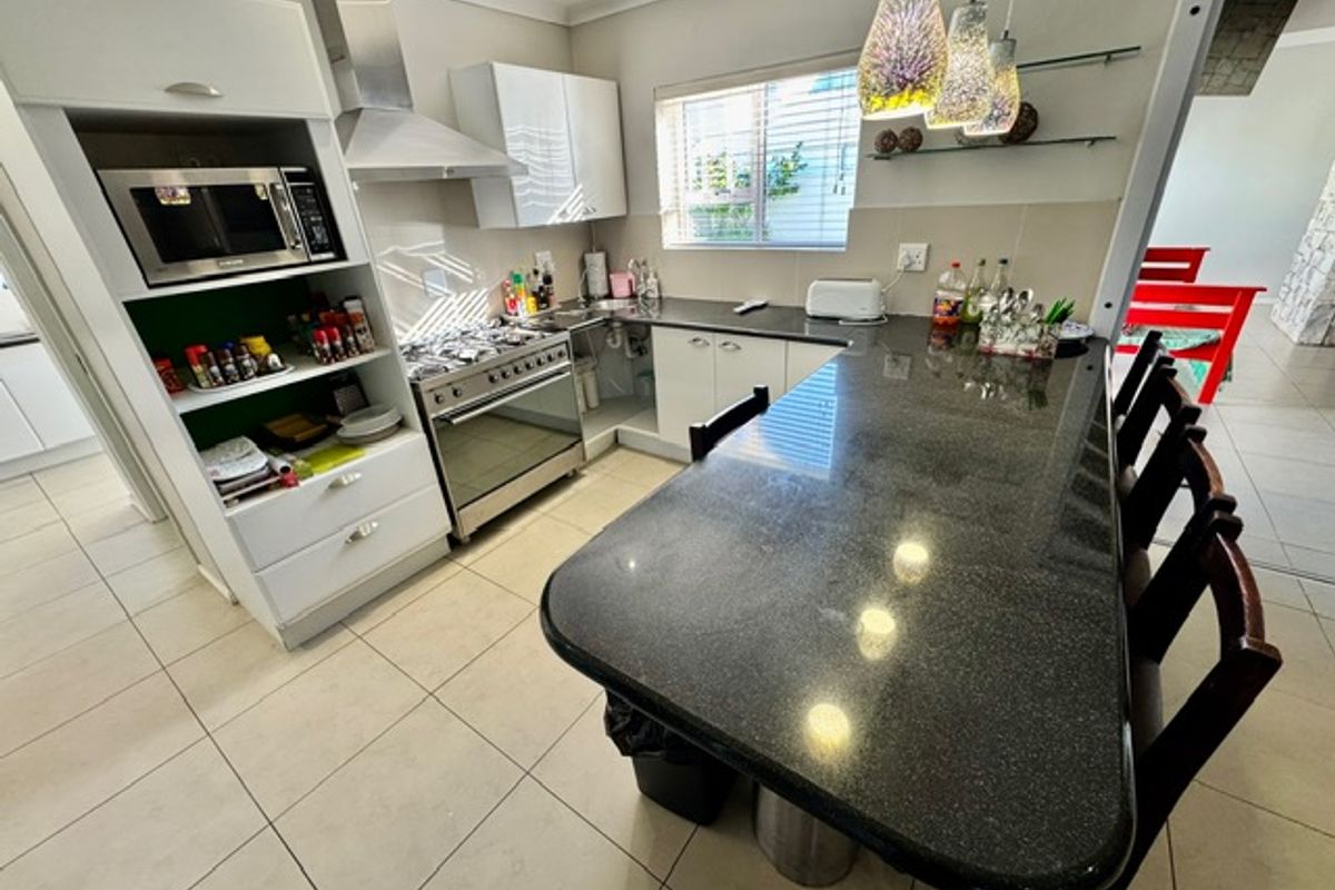 Spacious & Secure 3-Bedroom Home in Prime Little England Location - Photo 4