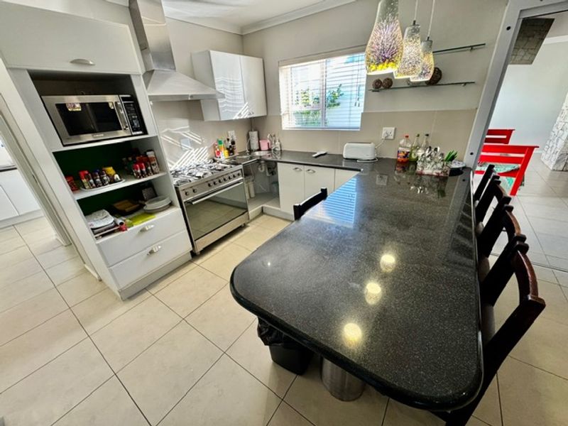 Spacious & Secure 3-Bedroom Home in Prime Little England Location - Photo 4