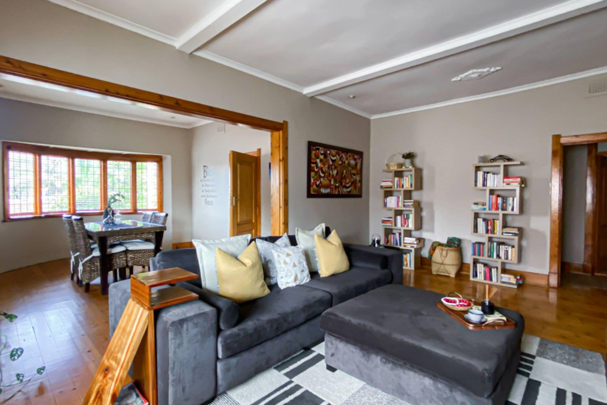 A Kensington Beauty – Classic Charm Meets Modern Value! - Photo 2