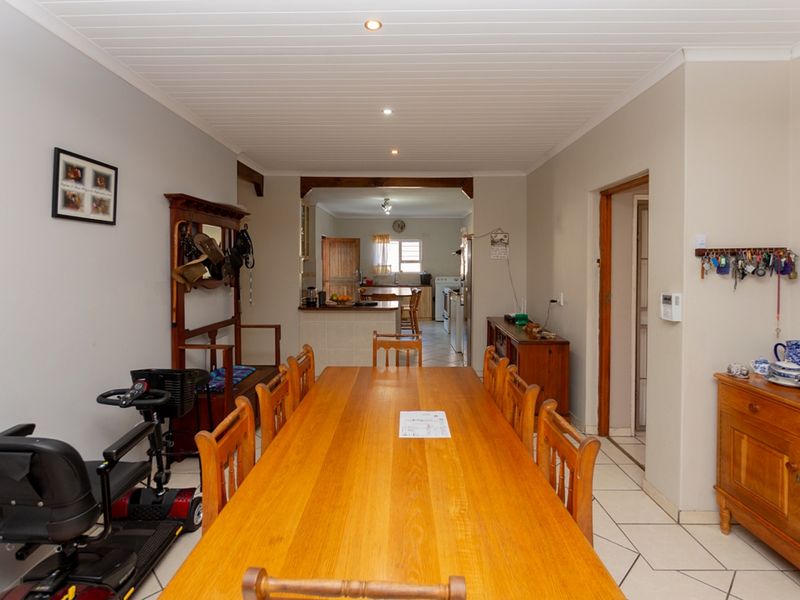 Spacious Family Home with Dual Living Potential and Modern Features - Photo 3