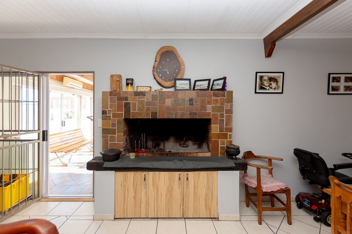 Spacious Family Home with Dual Living Potential and Modern Features - Photo 4