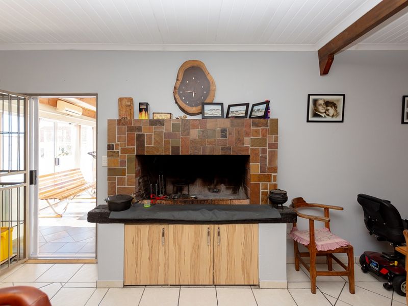 Spacious Family Home with Dual Living Potential and Modern Features - Photo 4