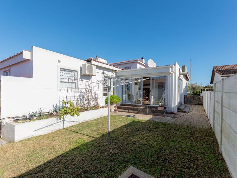 Spacious Family Home with Dual Living Potential and Modern Features - Photo 8