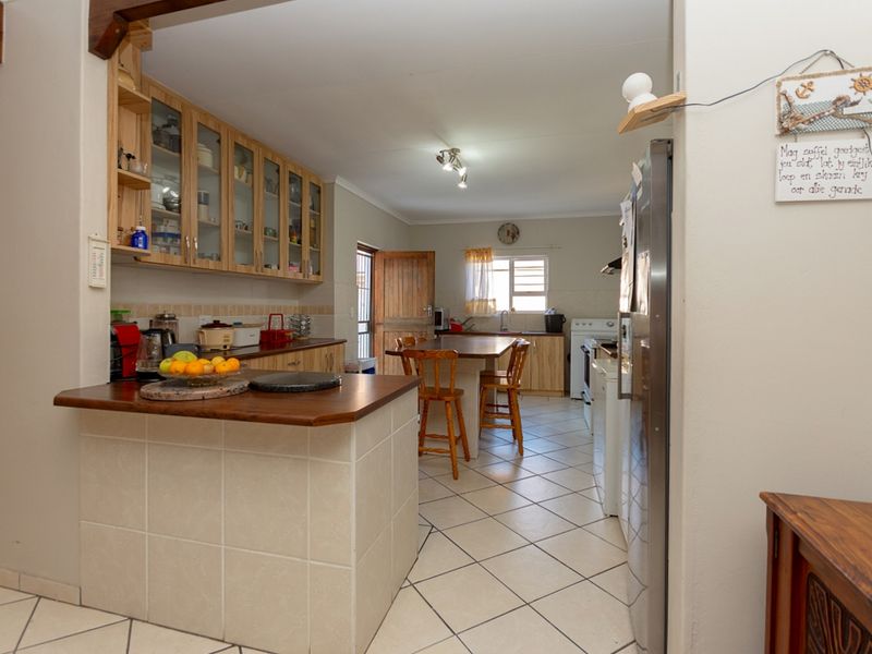 Spacious Family Home with Dual Living Potential and Modern Features - Photo 7