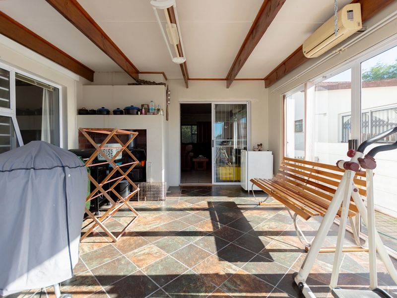 Spacious Family Home with Dual Living Potential and Modern Features - Photo 10