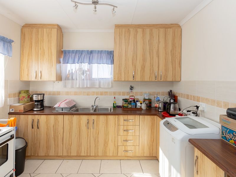 Spacious Family Home with Dual Living Potential and Modern Features - Photo 6