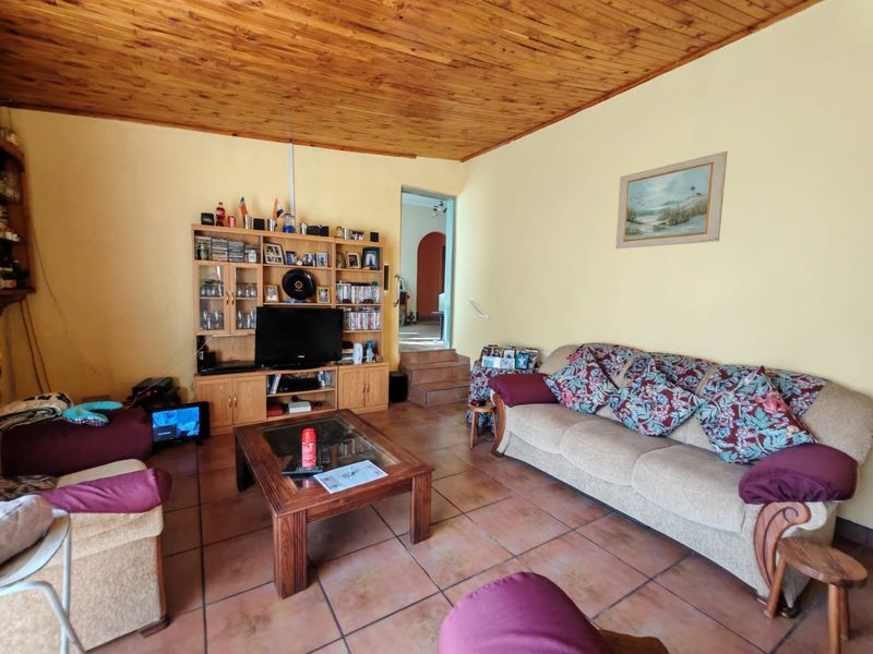 3 Bedroom House for Sale in Sasolburg Ext 10 - Photo 7