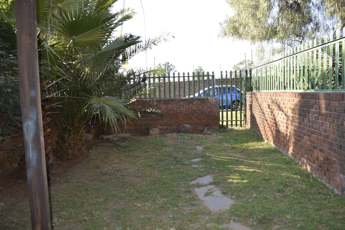 2 Bedroom townhouse for sale in Boksburg South - Photo 3