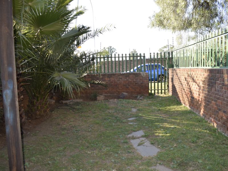 2 Bedroom townhouse for sale in Boksburg South - Photo 3