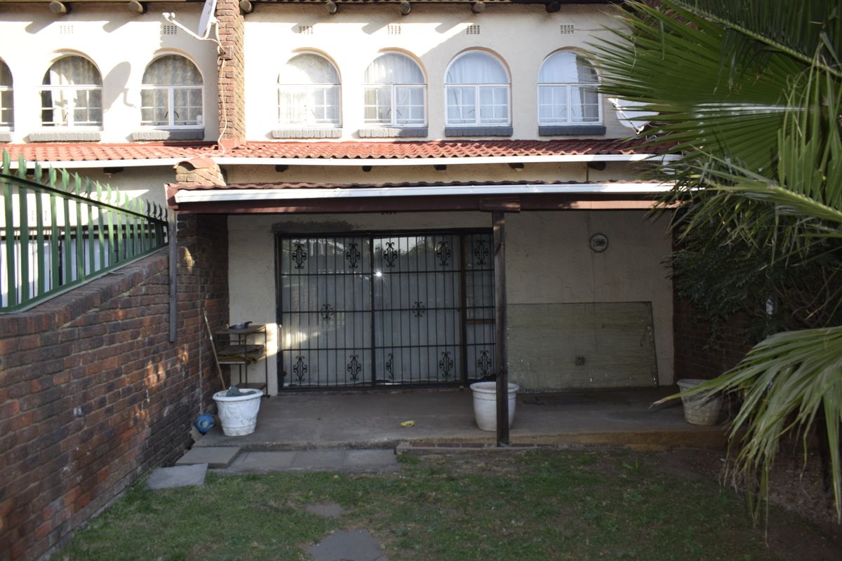2 Bedroom townhouse for sale in Boksburg South - Photo 2
