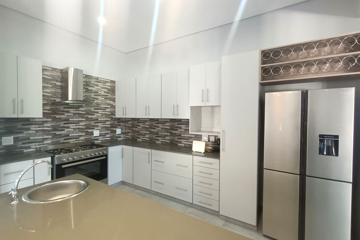 Luxurious Living on the Fairway - Exquisite Five-Bedroom Home in Mzingazi Golf Estate - Photo 2