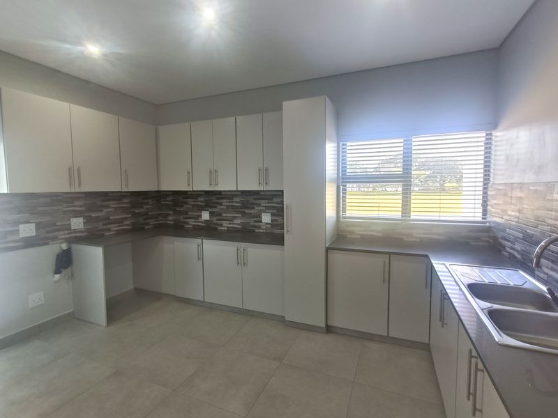 Luxurious Living on the Fairway - Exquisite Five-Bedroom Home in Mzingazi Golf Estate - Photo 10