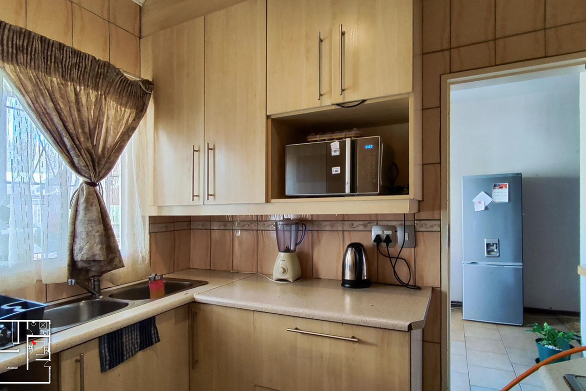 Ideal Investment Opportunity – 2-Bedroom Ground Unit with Private Garden  and Garage - Photo 4