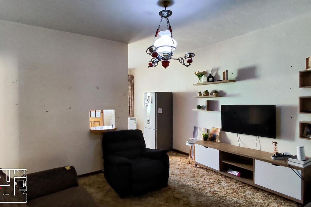 Ideal Investment Opportunity – 2-Bedroom Ground Unit with Private Garden  and Garage - Photo 2