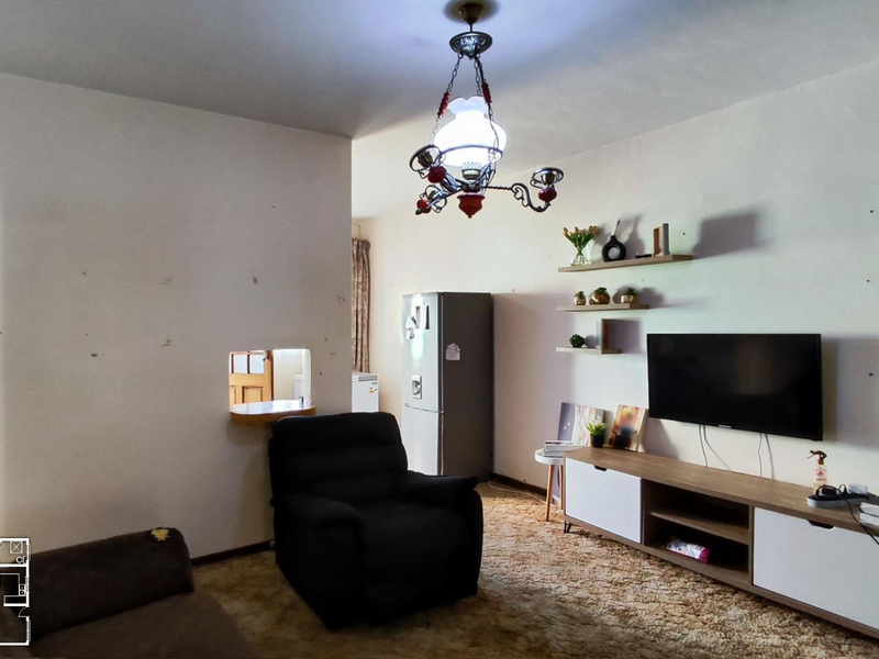 Ideal Investment Opportunity – 2-Bedroom Ground Unit with Private Garden  and Garage - Photo 2