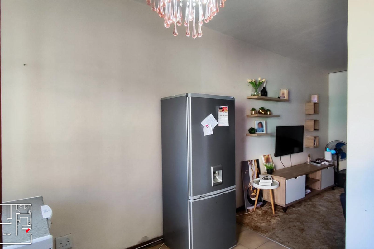 Ideal Investment Opportunity – 2-Bedroom Ground Unit with Private Garden  and Garage - Photo 3