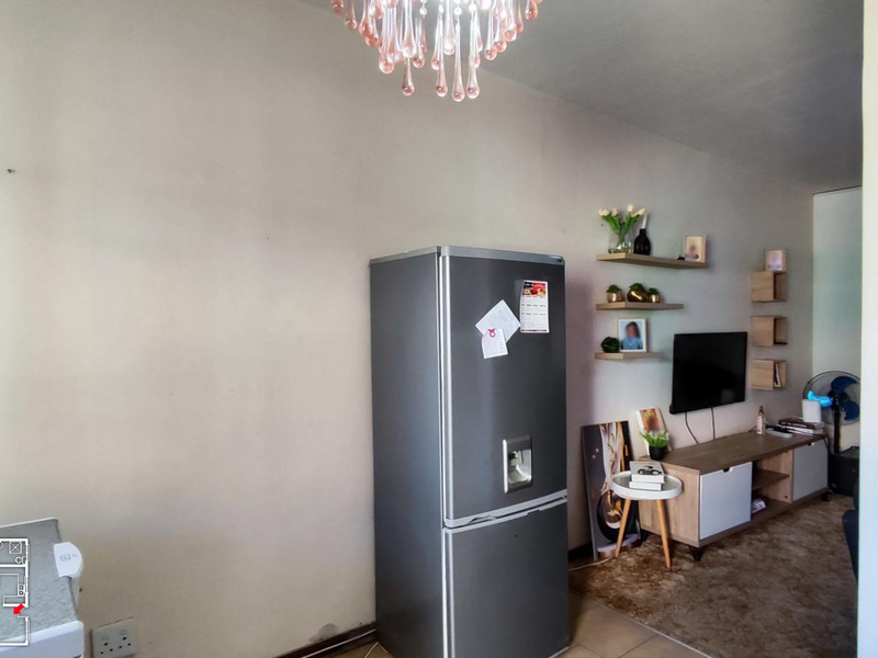 Ideal Investment Opportunity – 2-Bedroom Ground Unit with Private Garden  and Garage - Photo 3