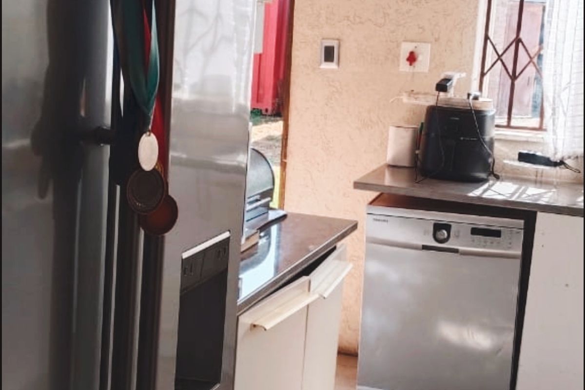 2-Bedroom Home with Flatlet, Spacious Yard & Endless Potential – A Must-See! - Photo 4