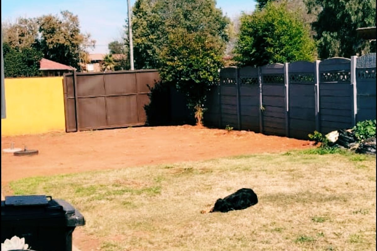 2-Bedroom Home with Flatlet, Spacious Yard & Endless Potential – A Must-See! - Photo 3