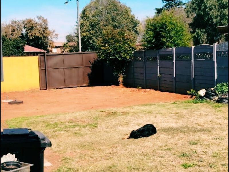 2-Bedroom Home with Flatlet, Spacious Yard & Endless Potential – A Must-See! - Photo 3