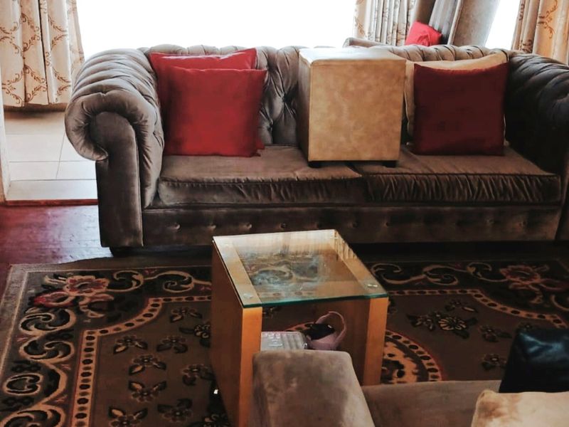 2-Bedroom Home with Flatlet, Spacious Yard & Endless Potential – A Must-See! - Photo 9