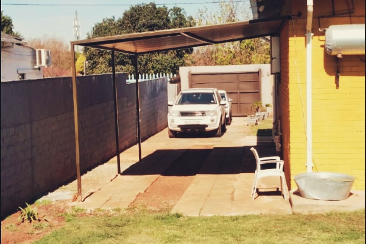 2-Bedroom Home with Flatlet, Spacious Yard & Endless Potential – A Must-See! - Photo 2