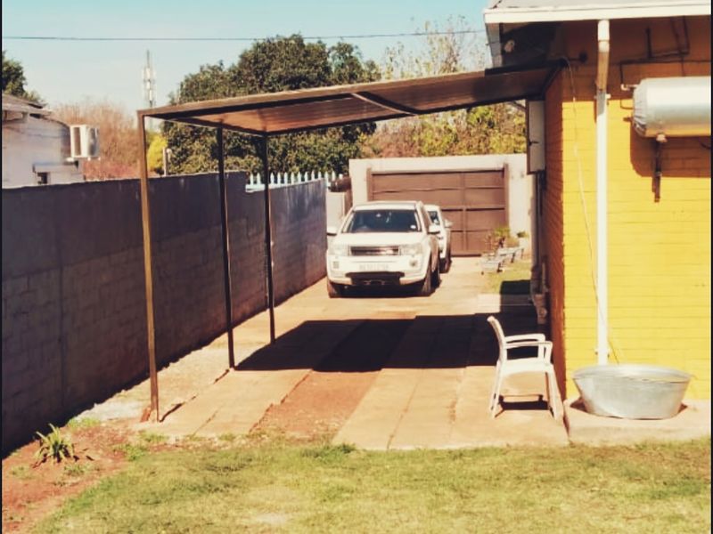 2-Bedroom Home with Flatlet, Spacious Yard & Endless Potential – A Must-See! - Photo 2