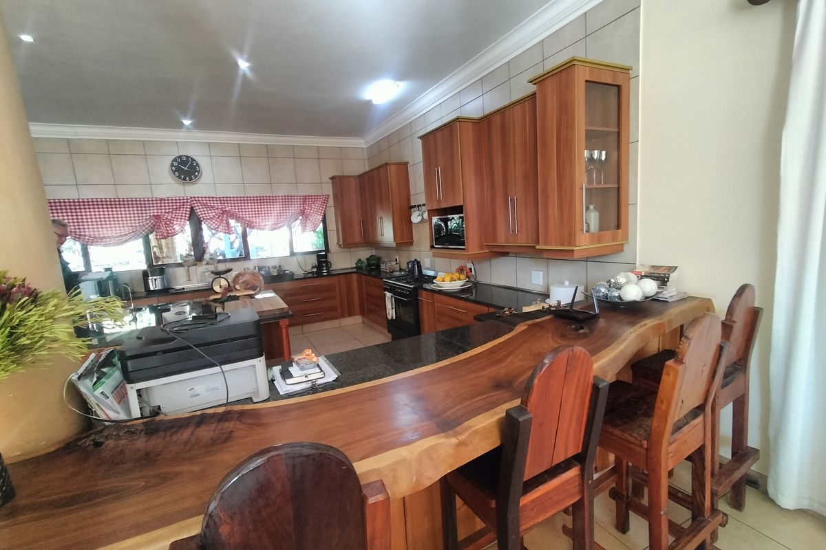 Nature Meets Luxury – Spacious Family Home with Endless Possibilities - Photo 5