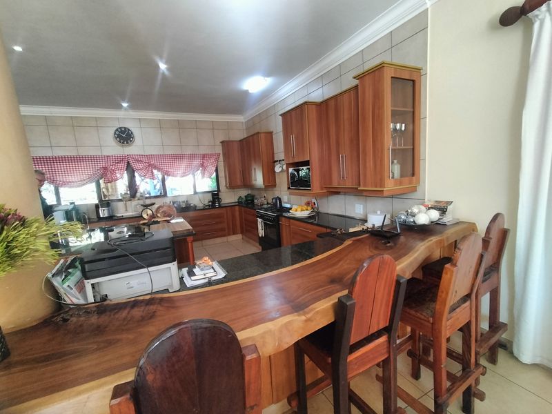 Nature Meets Luxury – Spacious Family Home with Endless Possibilities - Photo 5