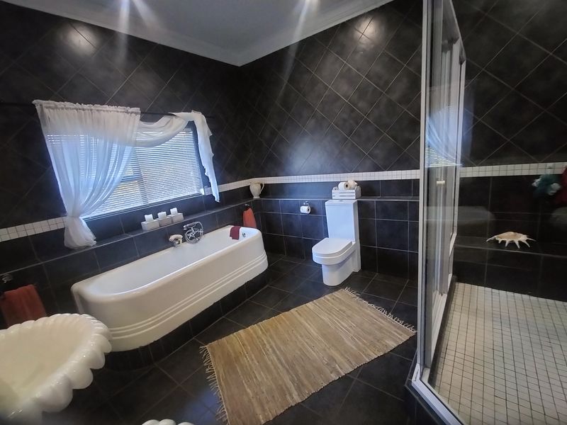 Nature Meets Luxury – Spacious Family Home with Endless Possibilities - Photo 9