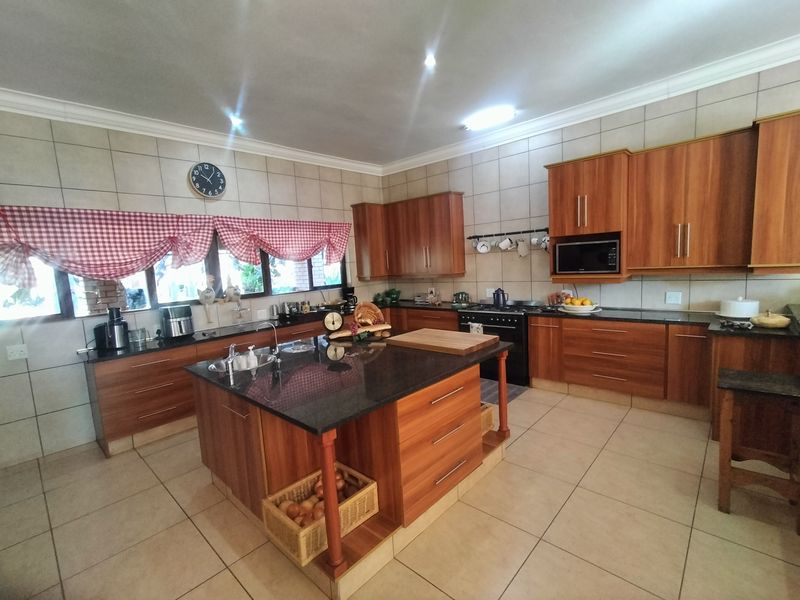 Nature Meets Luxury – Spacious Family Home with Endless Possibilities - Photo 6