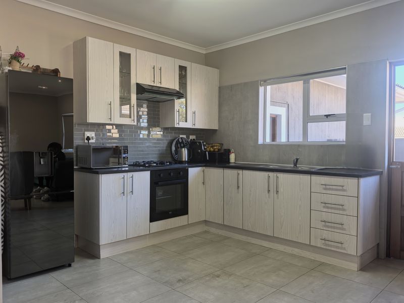 Modern 3-Bedroom Cluster in Secure Lifestyle Estate – Kidds Beach - Photo 3