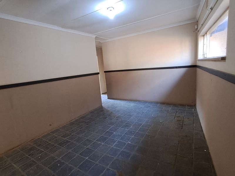 Spacious Family Home with Exceptional Rental Potential - Photo 10
